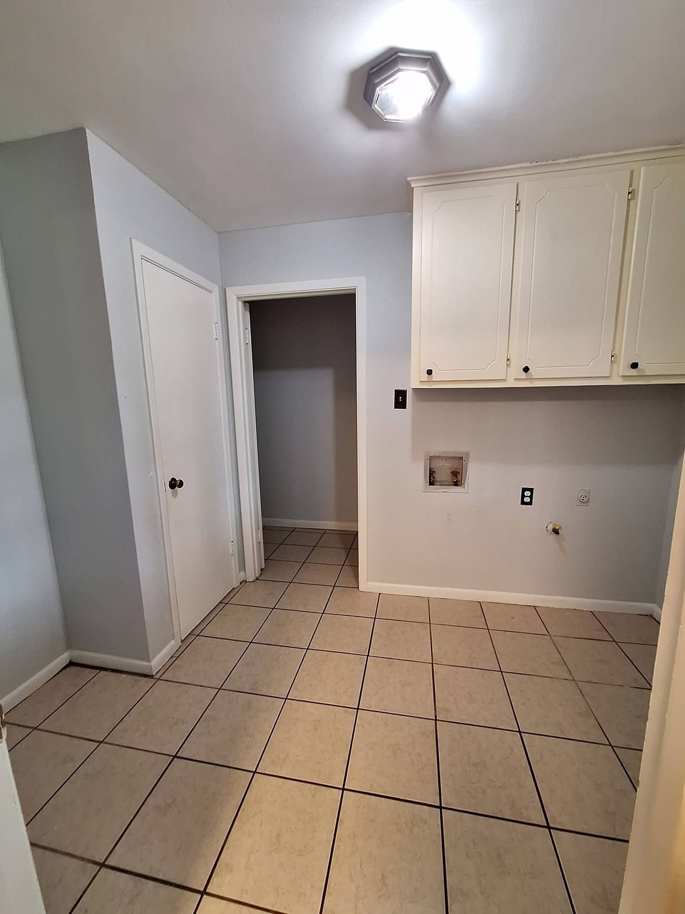 Longview House: 906 Redbud Ln