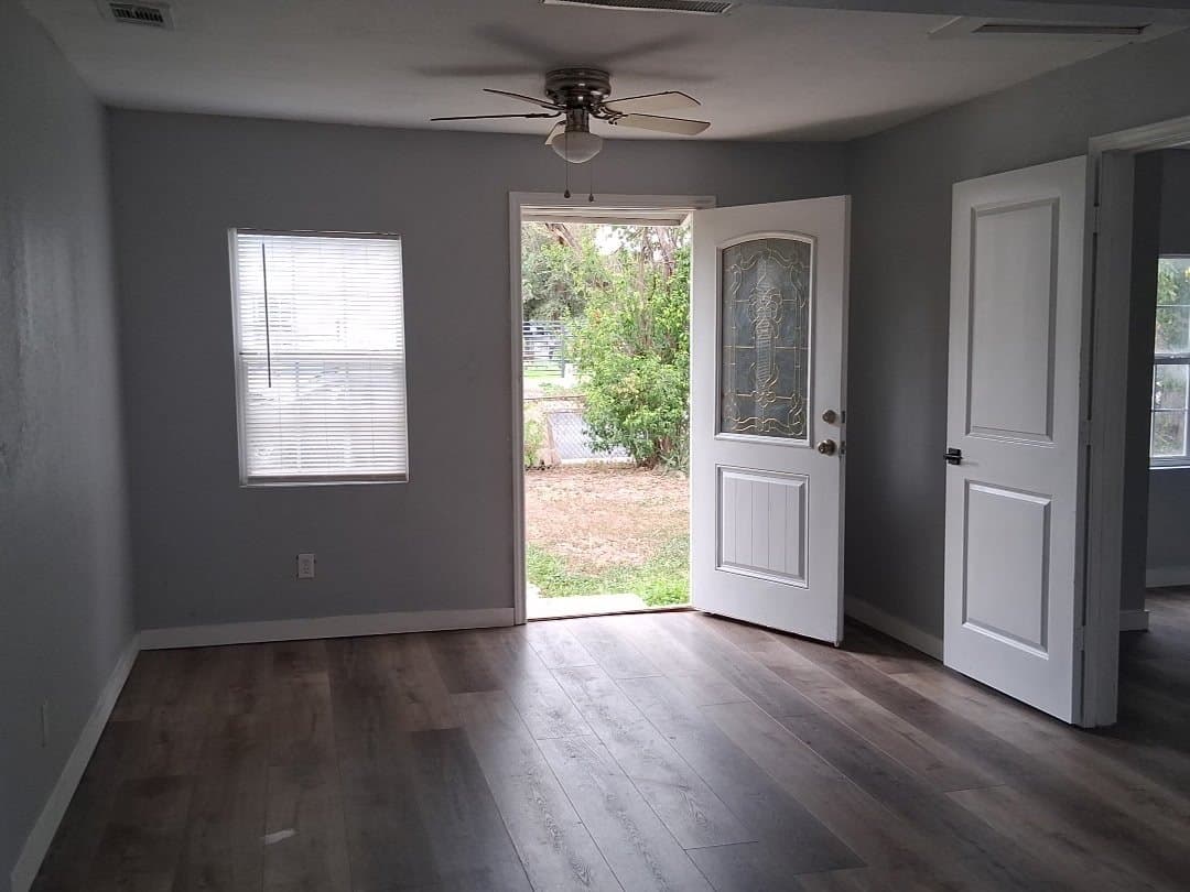 San Antonio House: 230 SW 29 St