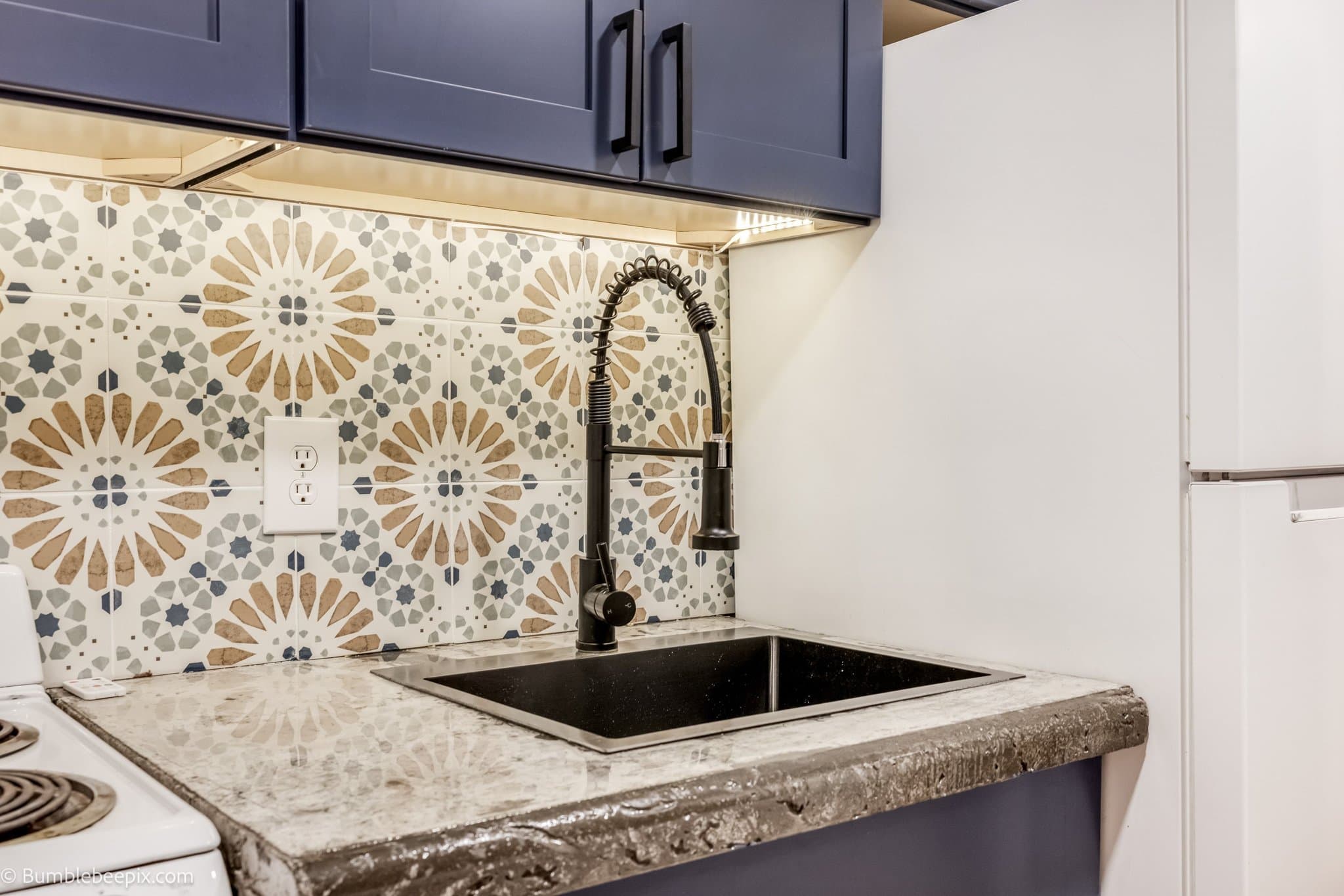Newport Apartment: 424 W 4th Street