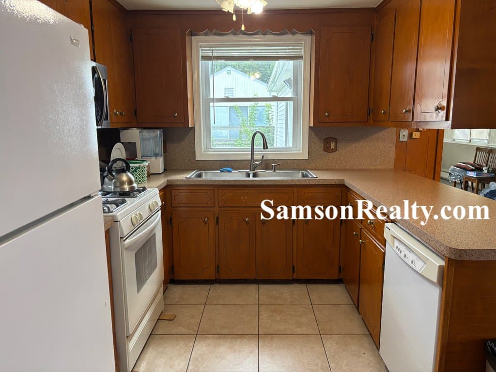North Providence House: 14 Kennedy Drive