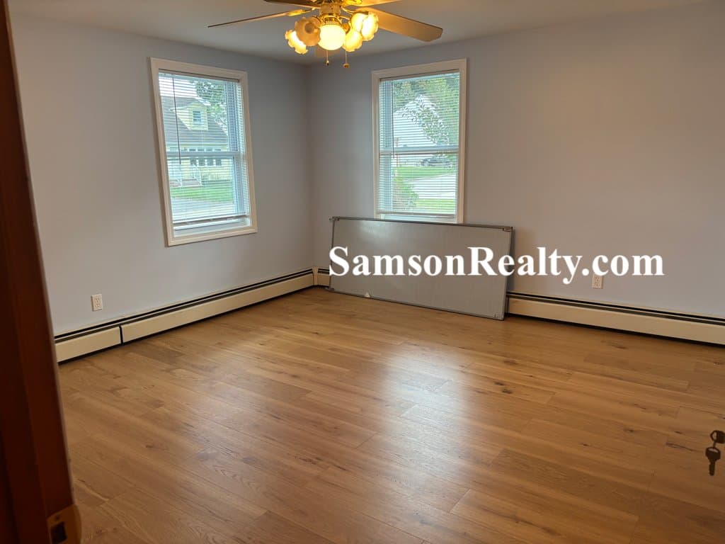 North Providence House: 14 Kennedy Drive