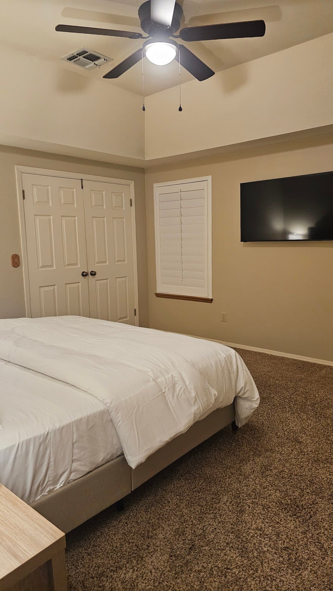 Bakersfield Single Room: 7421 Feather River Dr
