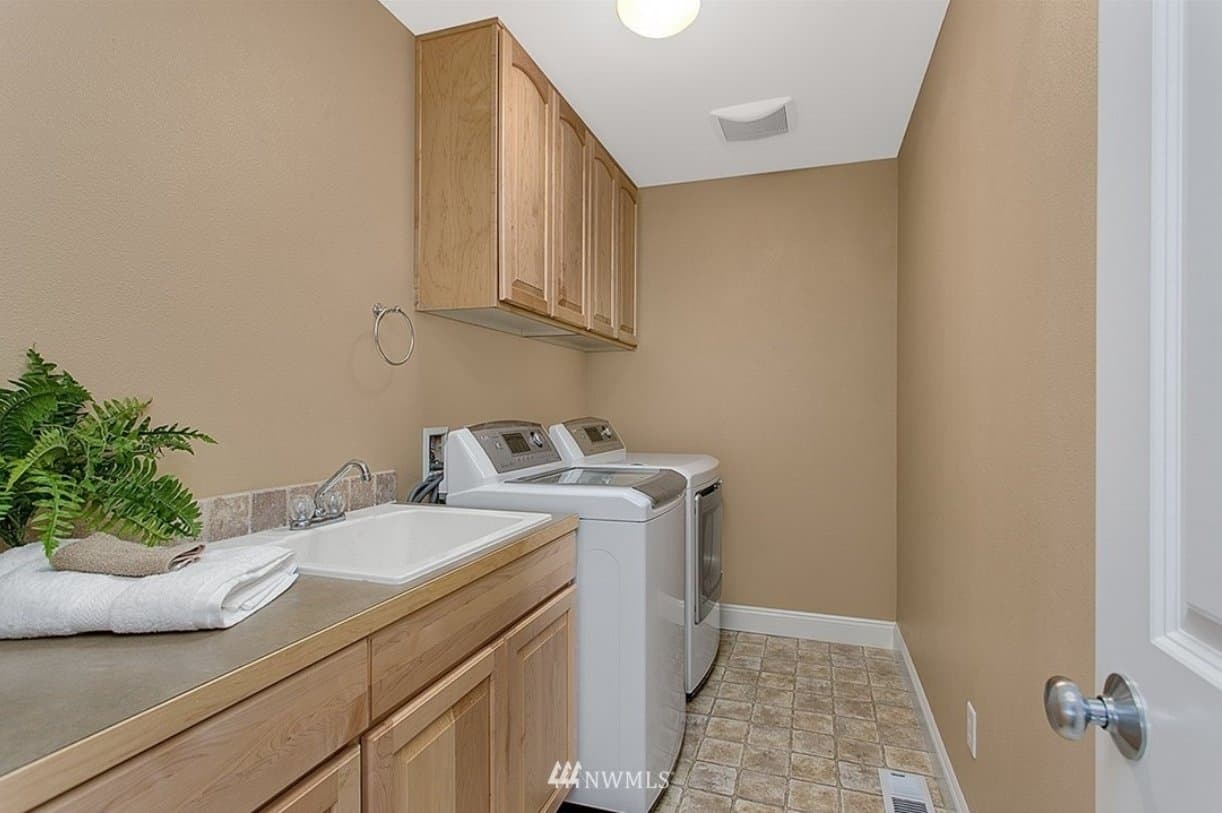 RENTON House: 745 DUVALL PL NE