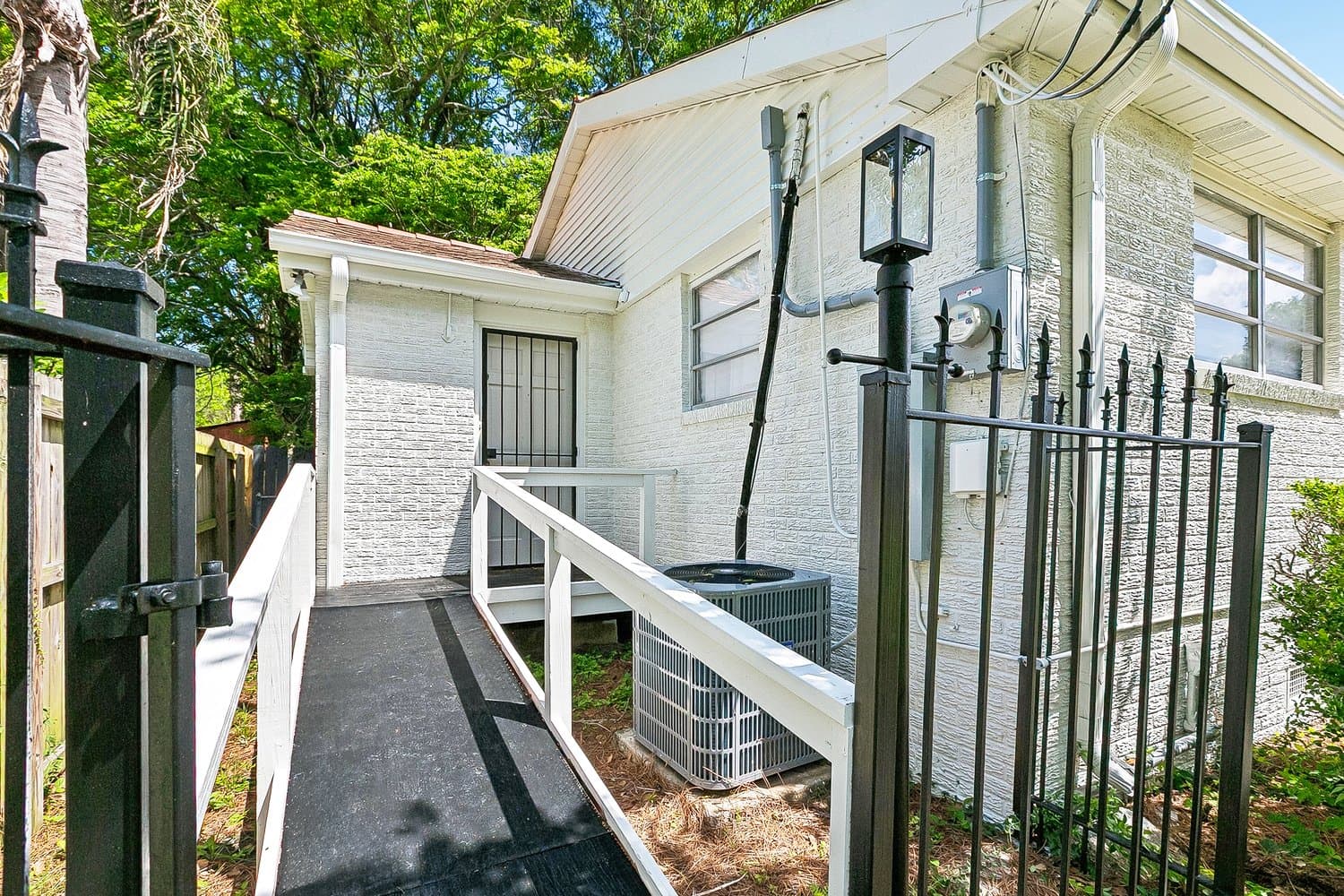 New Orleans House: 1020 Red Allen Way