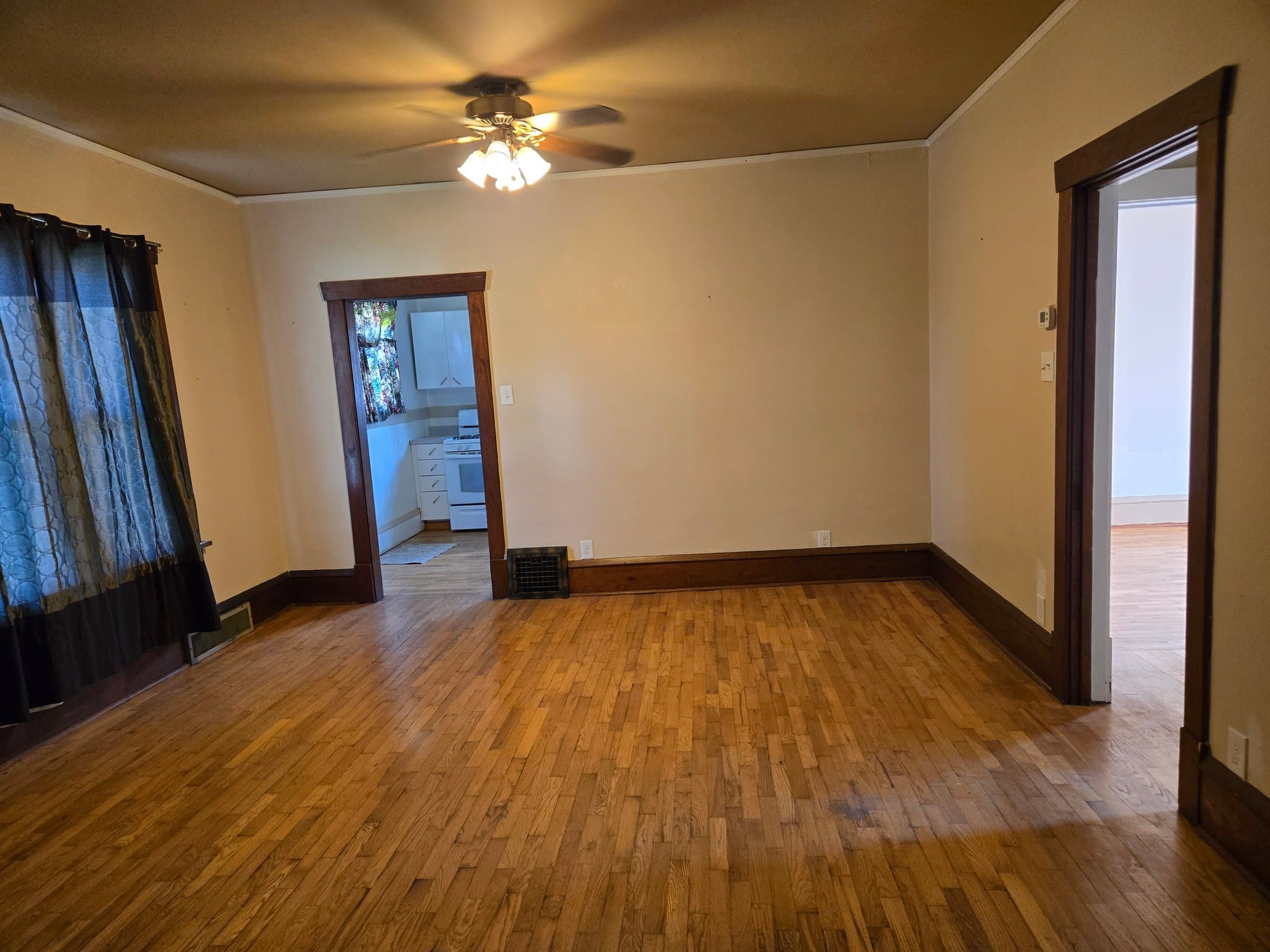 Streator House: 1121 E Main St