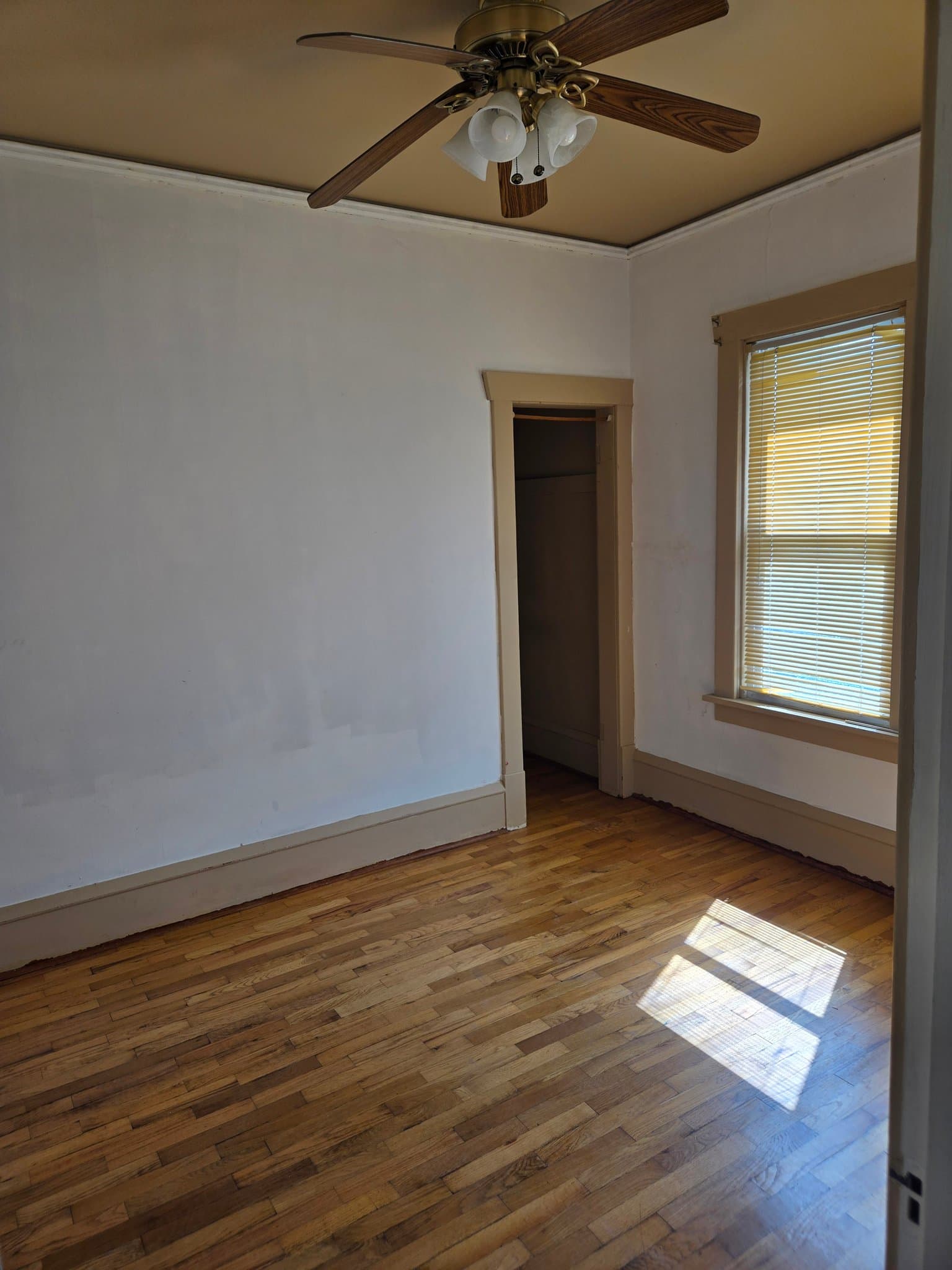 Streator House: 1121 E Main St