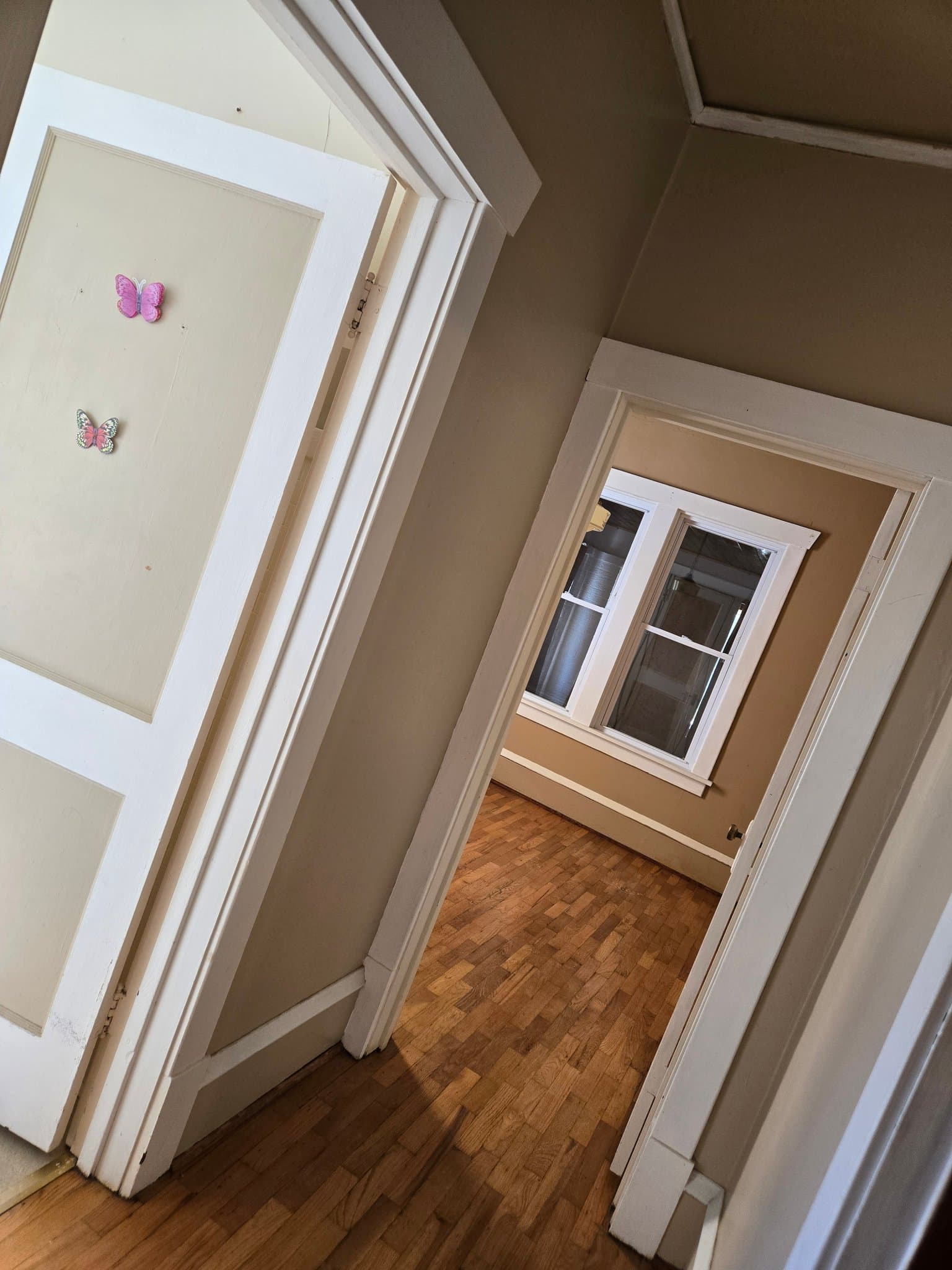 Streator House: 1121 E Main St