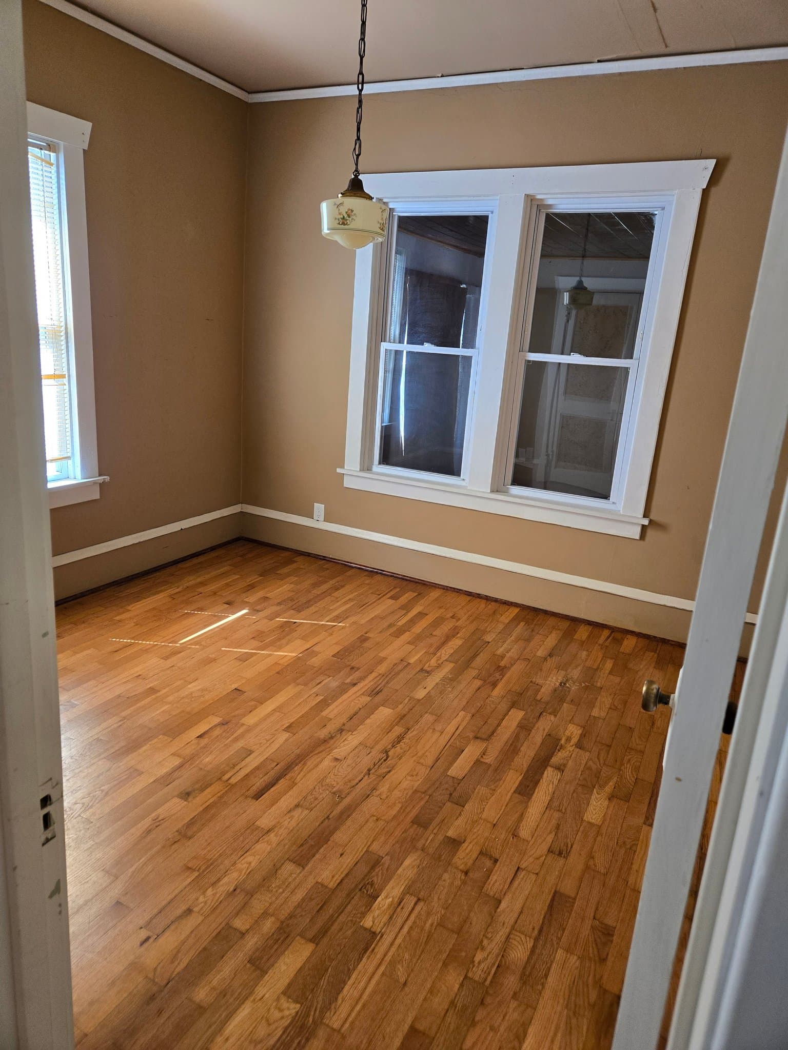 Streator House: 1121 E Main St