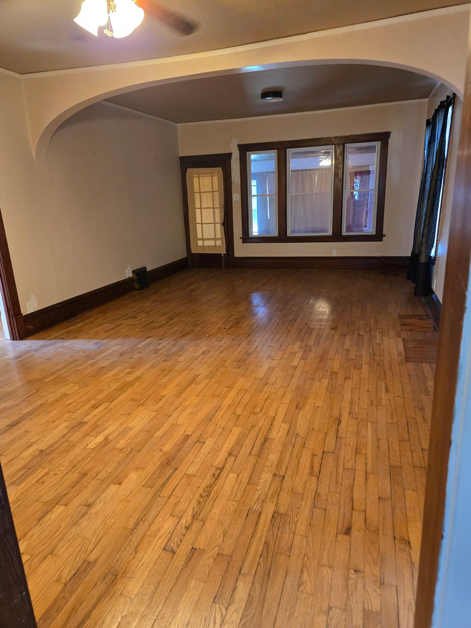 Streator House: 1121 E Main St