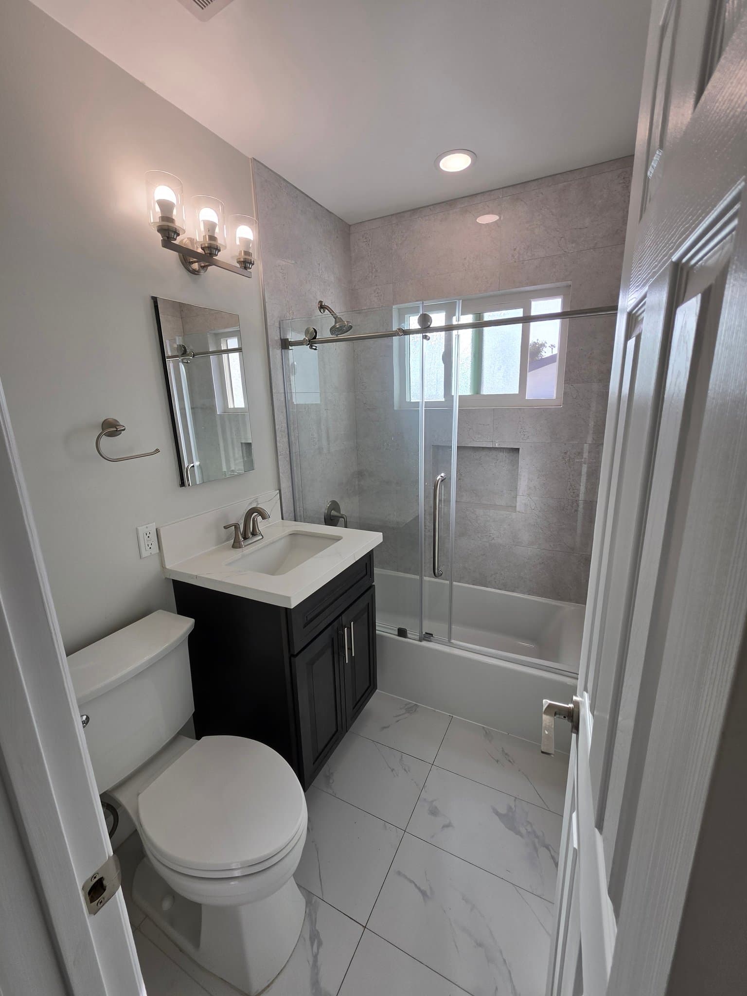 Pasadena Apartment: 41 N. Sierra Bonita Ave