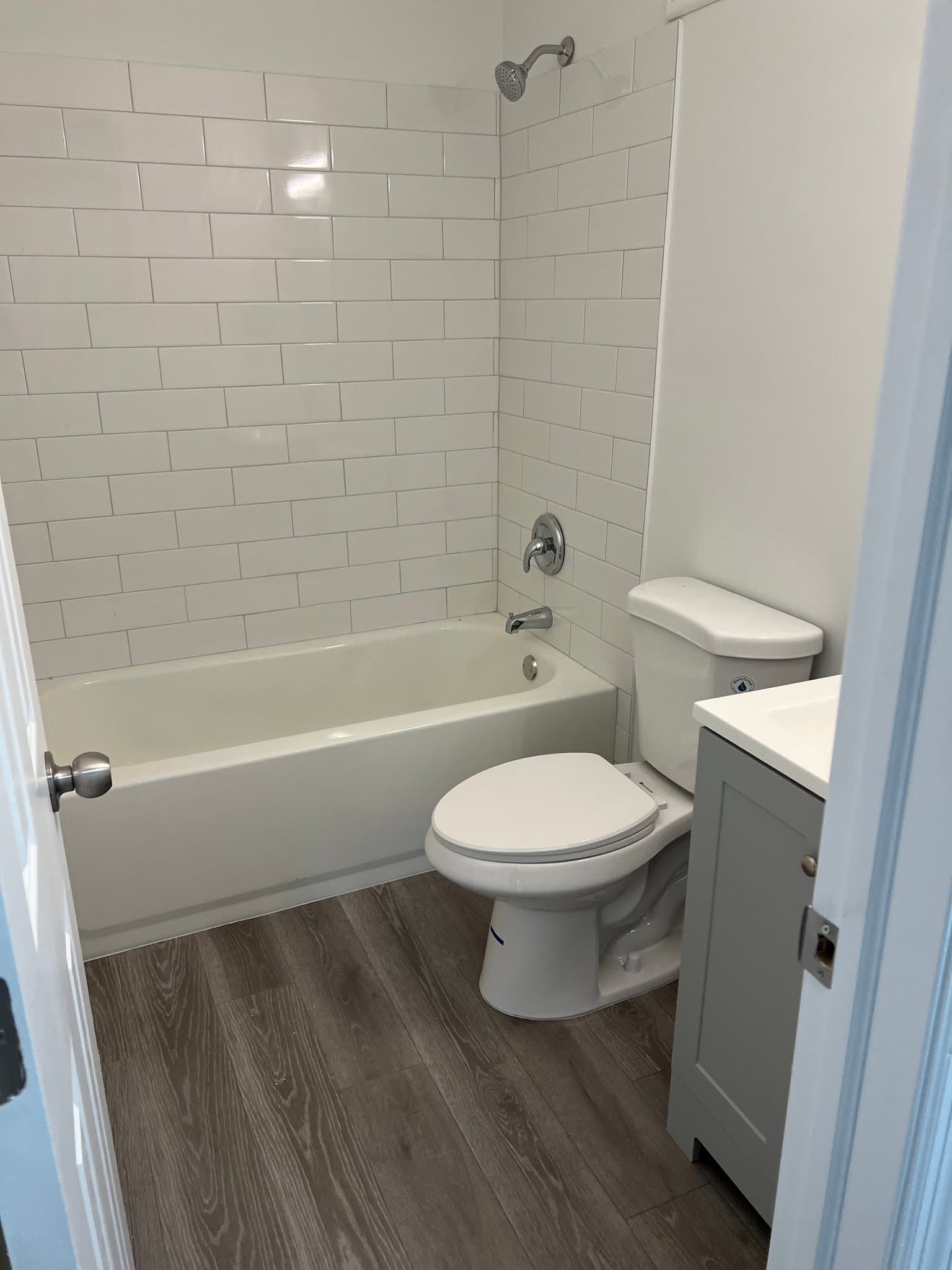 Hollywood Apartment: 1638 Dewey st