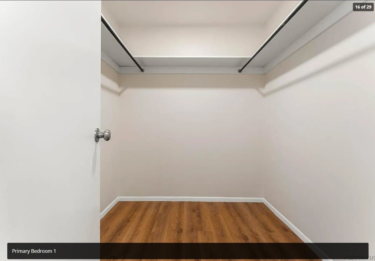Golden Single Room: 1358 Urban St