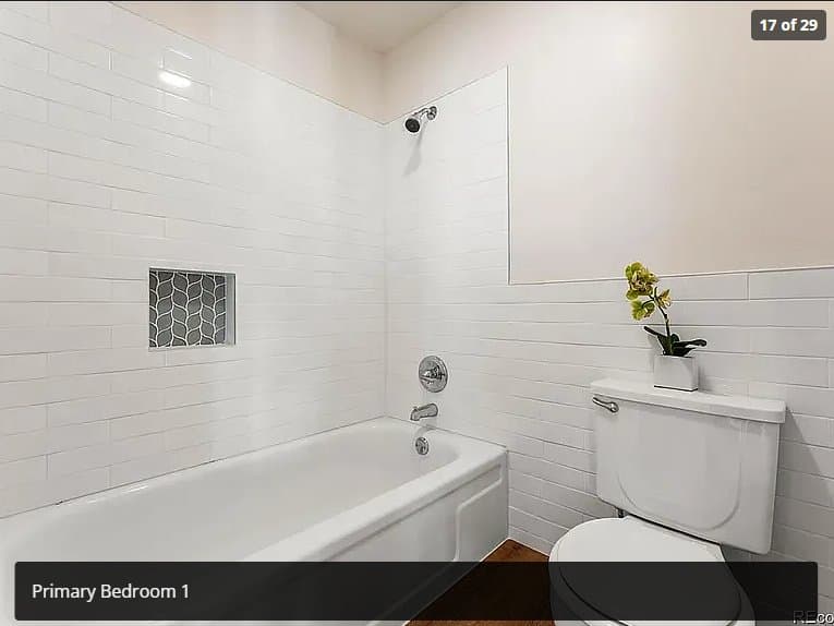 Golden Single Room: 1358 Urban St