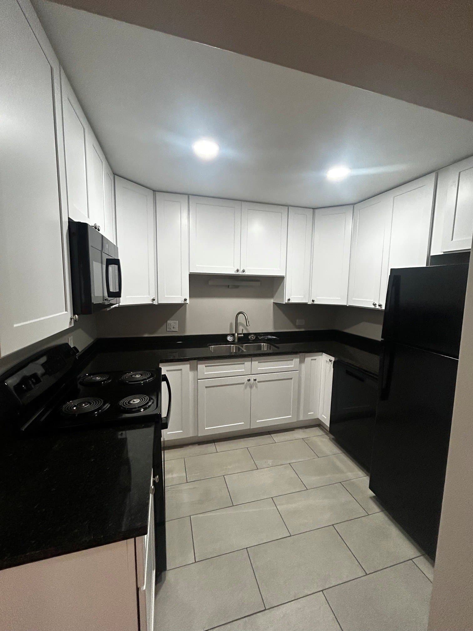 Glen Ellyn Apartment: 470 Saint Moritz Drive