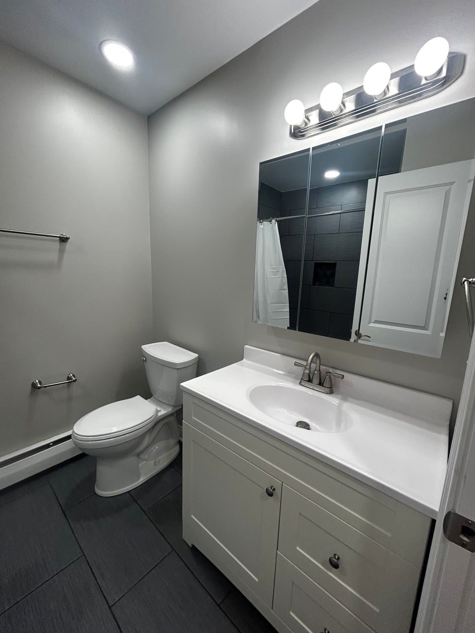 Glen Ellyn Apartment: 470 Saint Moritz Drive