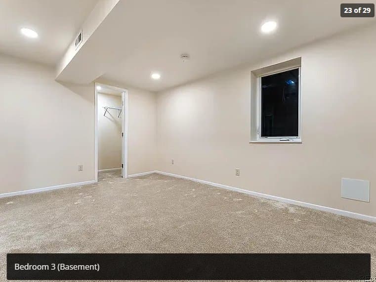 Golden Single Room: 1358 Urban St