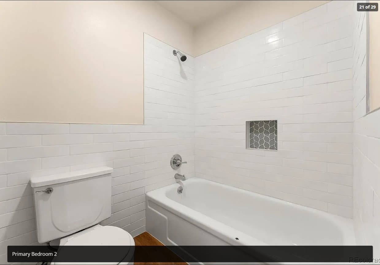 Golden Single Room: 1358 Urban St