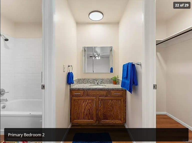 Golden Single Room: 1358 Urban St