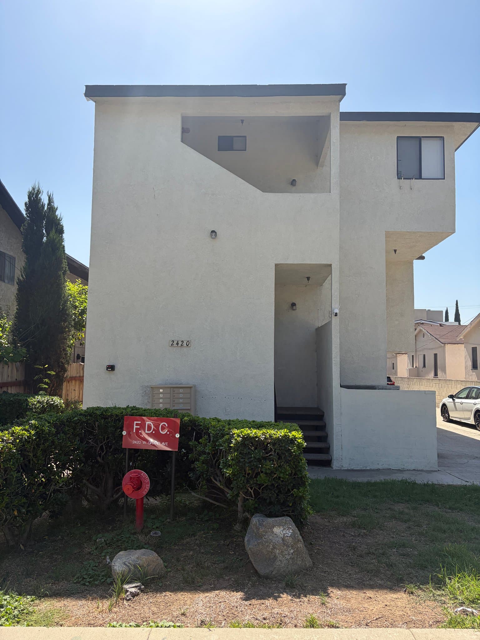 Alhambra Apartment: 2420 W Grand Ave