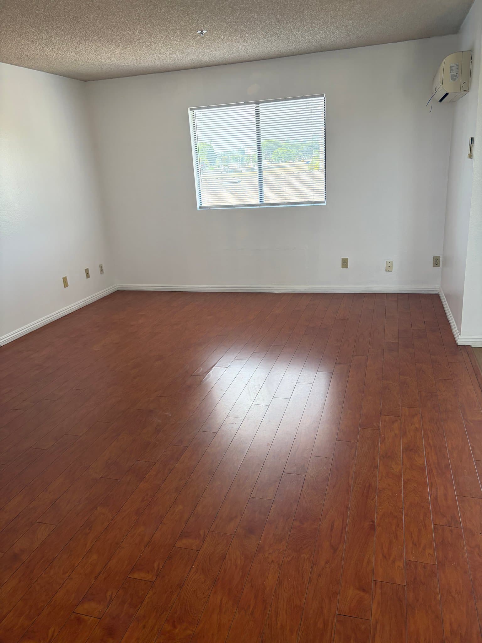 Alhambra Apartment: 2420 W Grand Ave