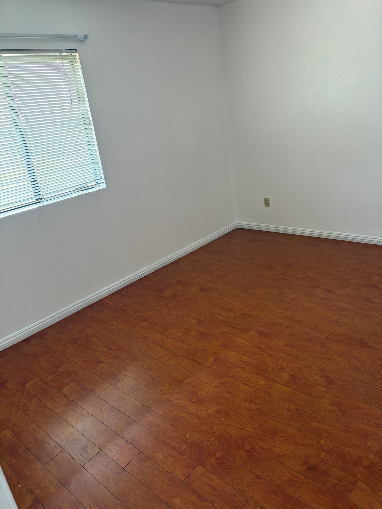 Alhambra Apartment: 2420 W Grand Ave