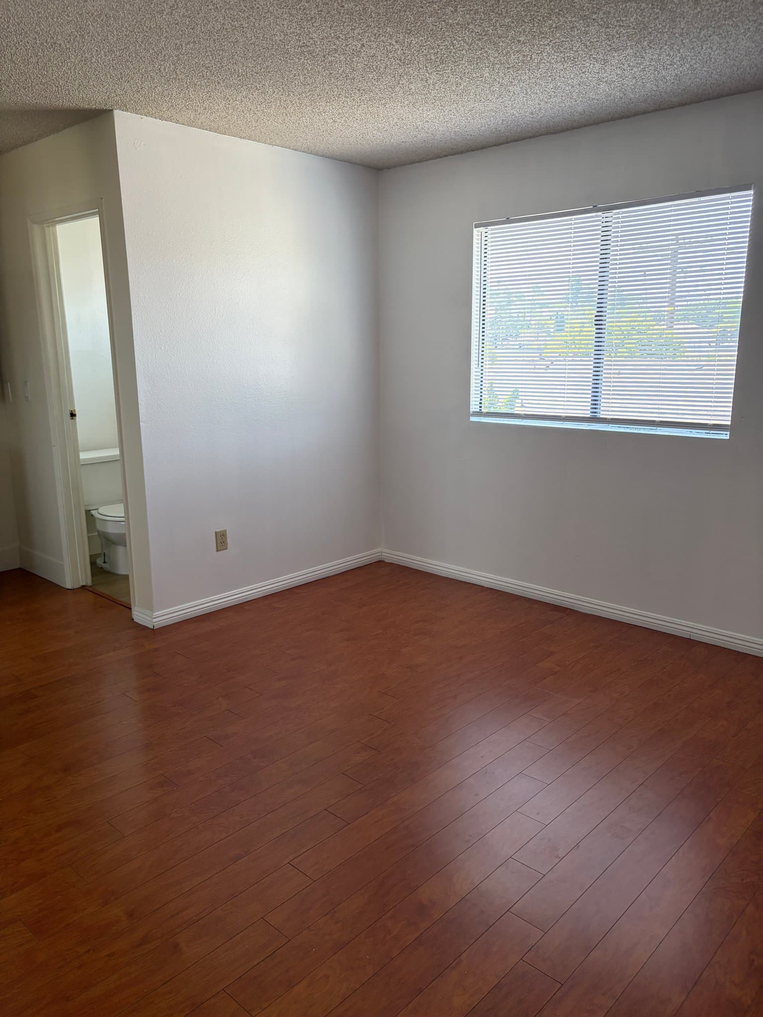 Alhambra Apartment: 2420 W Grand Ave