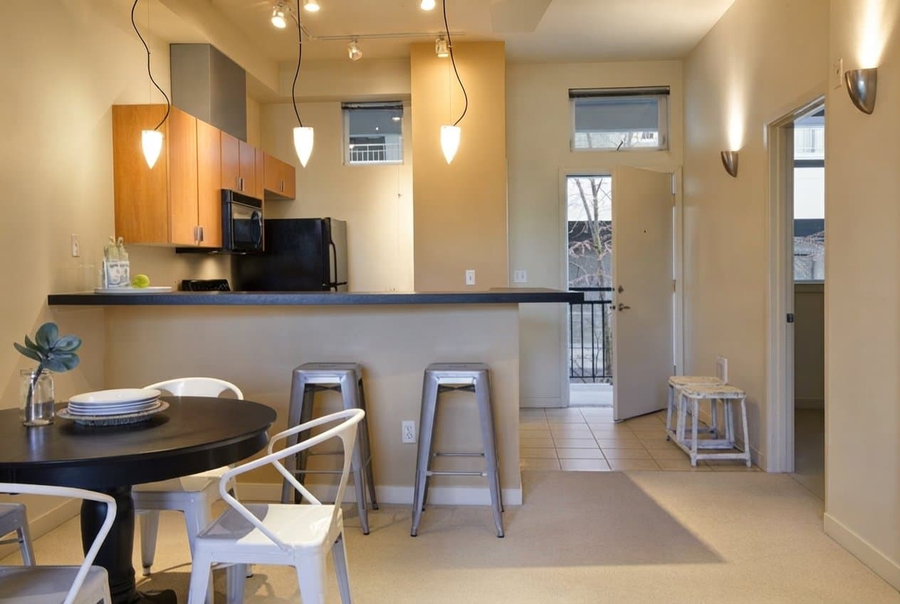 Kirkland Condo: 511 7th Ave.