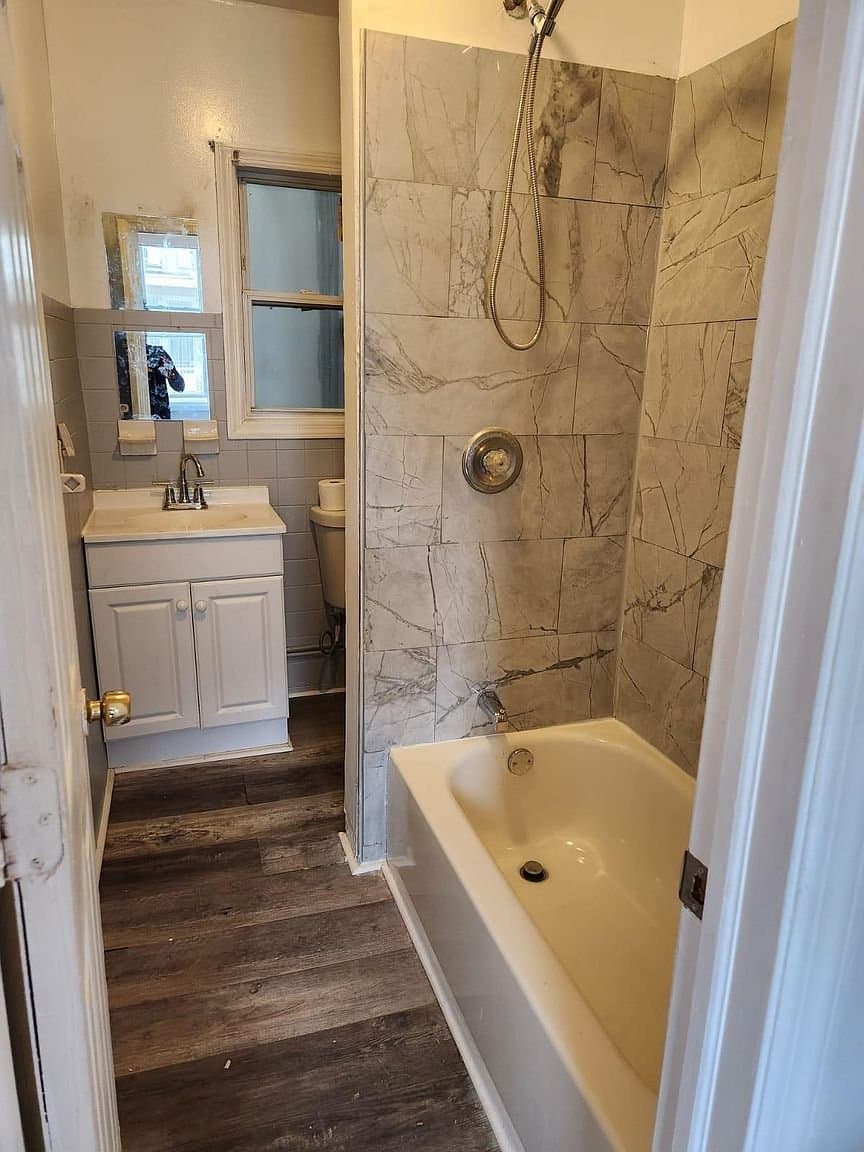 East Orange Apartment: 2 Long Street