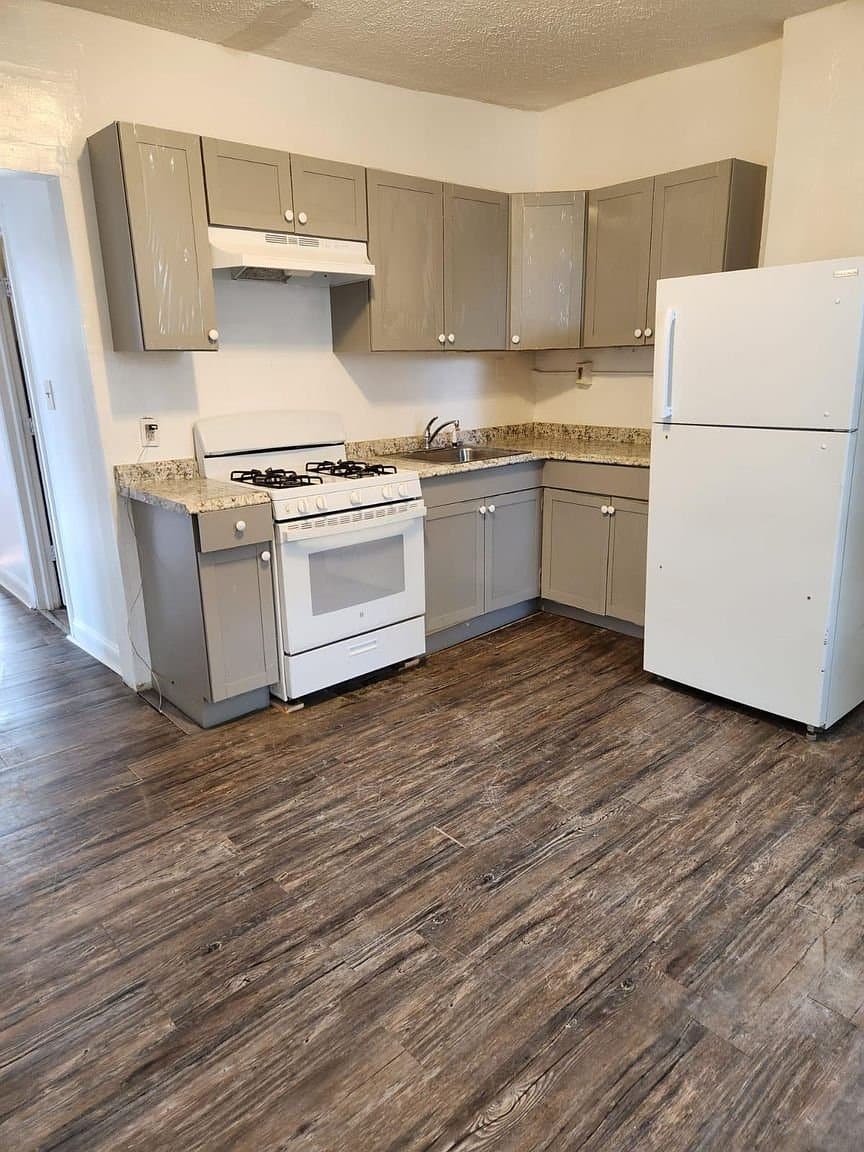 East Orange Apartment: 2 Long Street