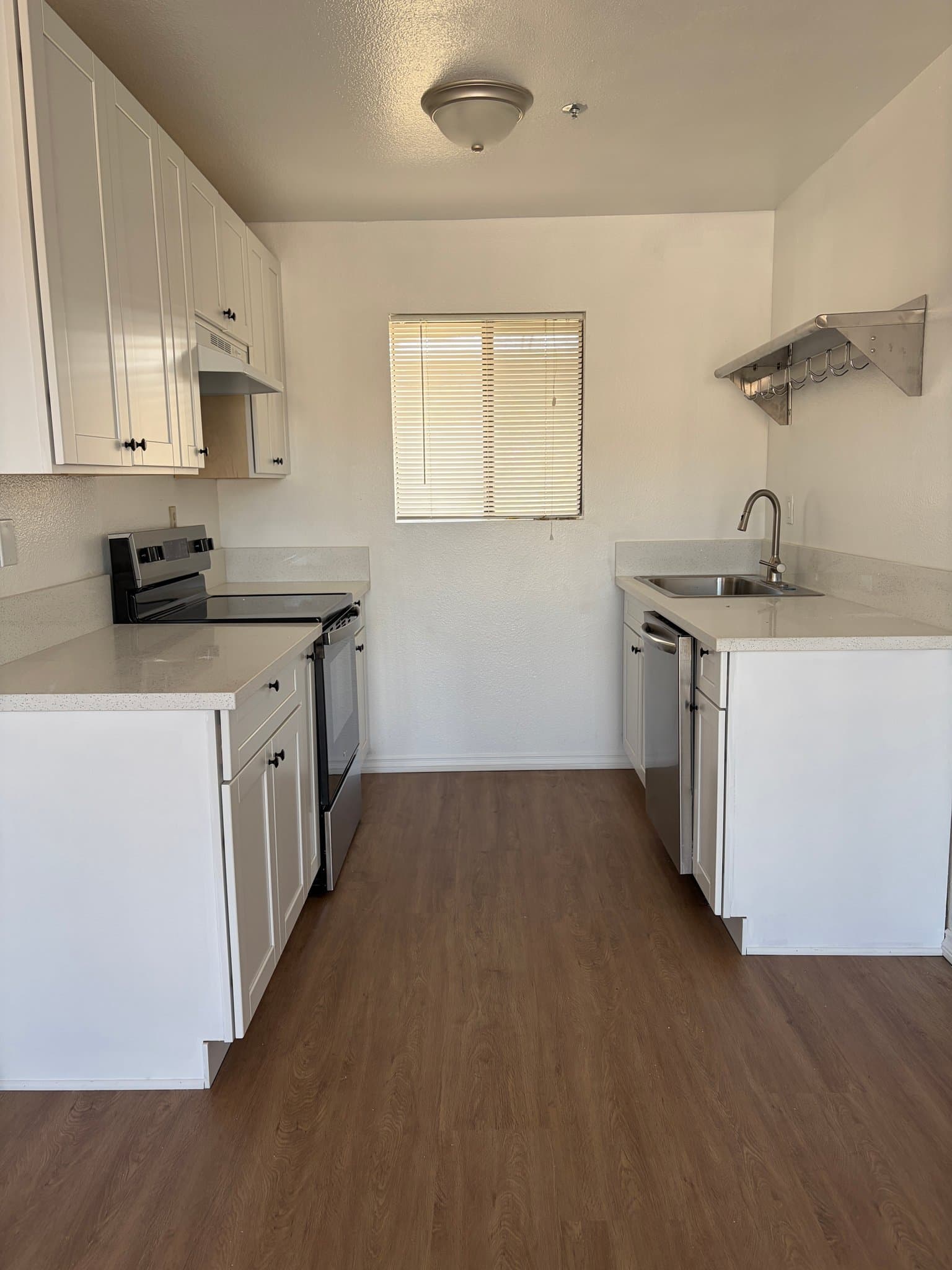 Alhambra Apartment: 2420 W Grand Ave
