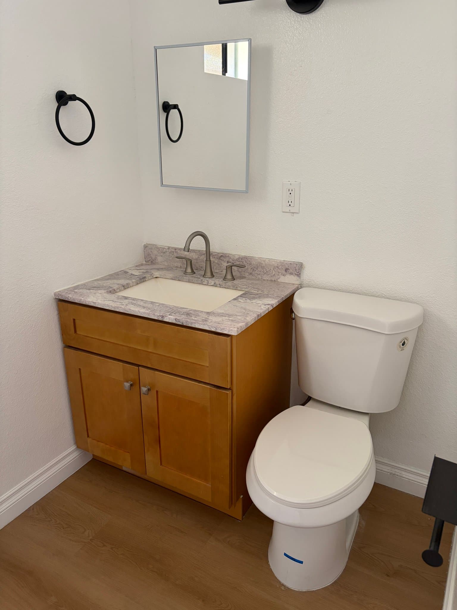 Alhambra Apartment: 2420 W Grand Ave