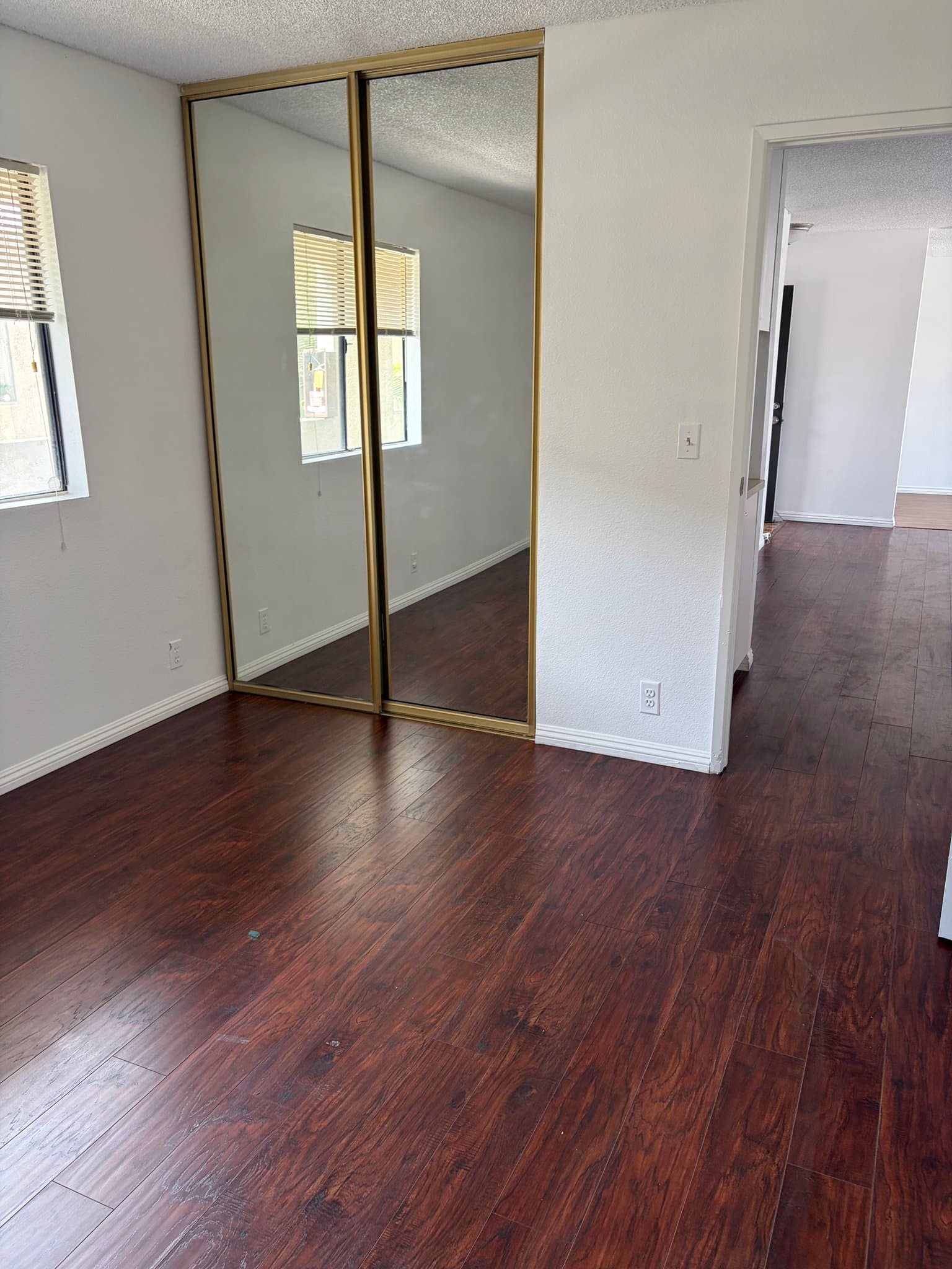 Alhambra Apartment: 2420 W Grand Ave