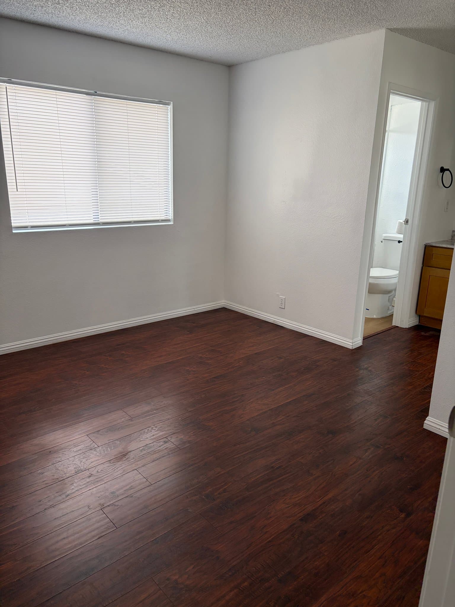 Alhambra Apartment: 2420 W Grand Ave