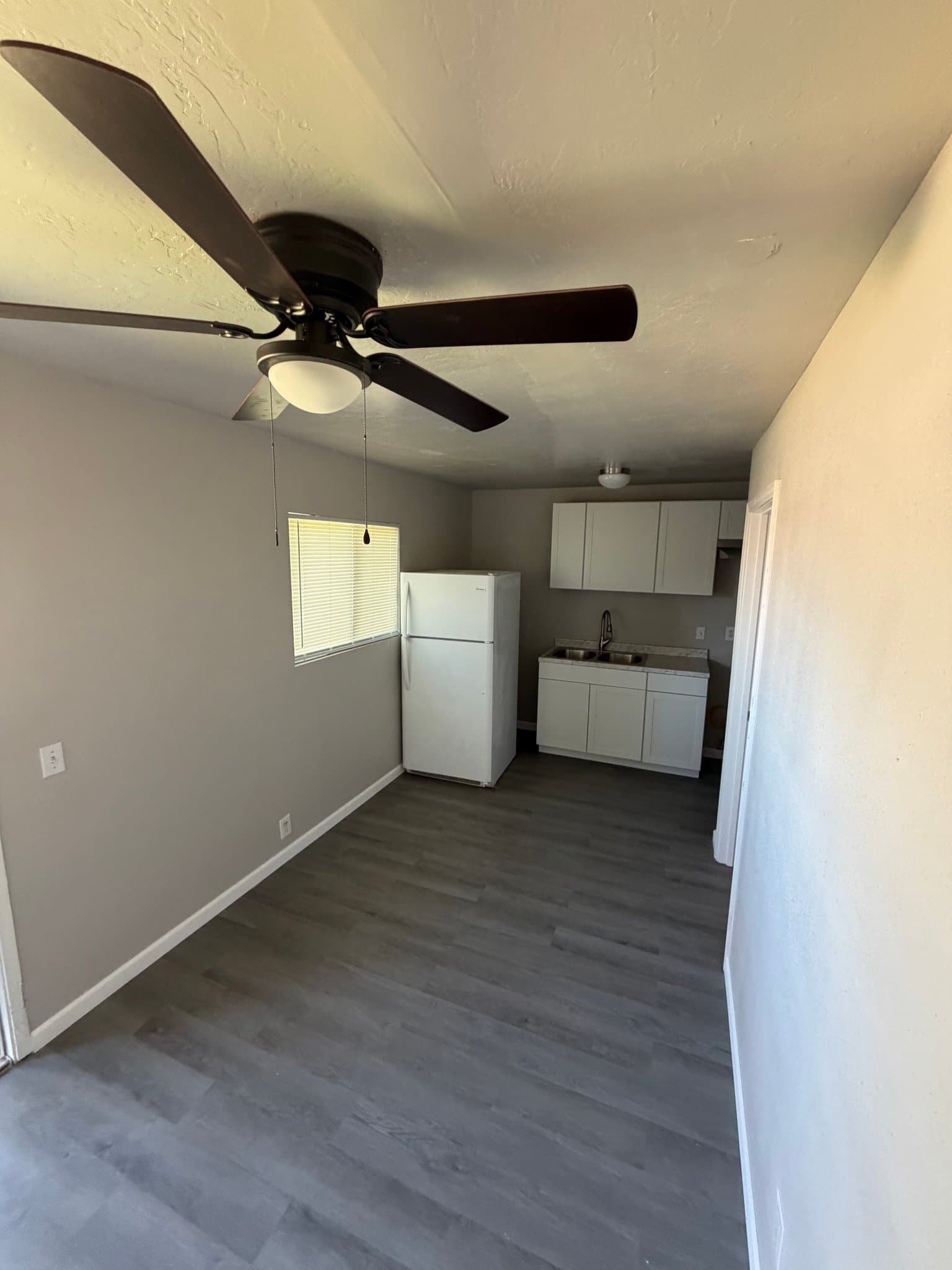 CALIPATRIA Apartment: 101 E. BARBARA ST