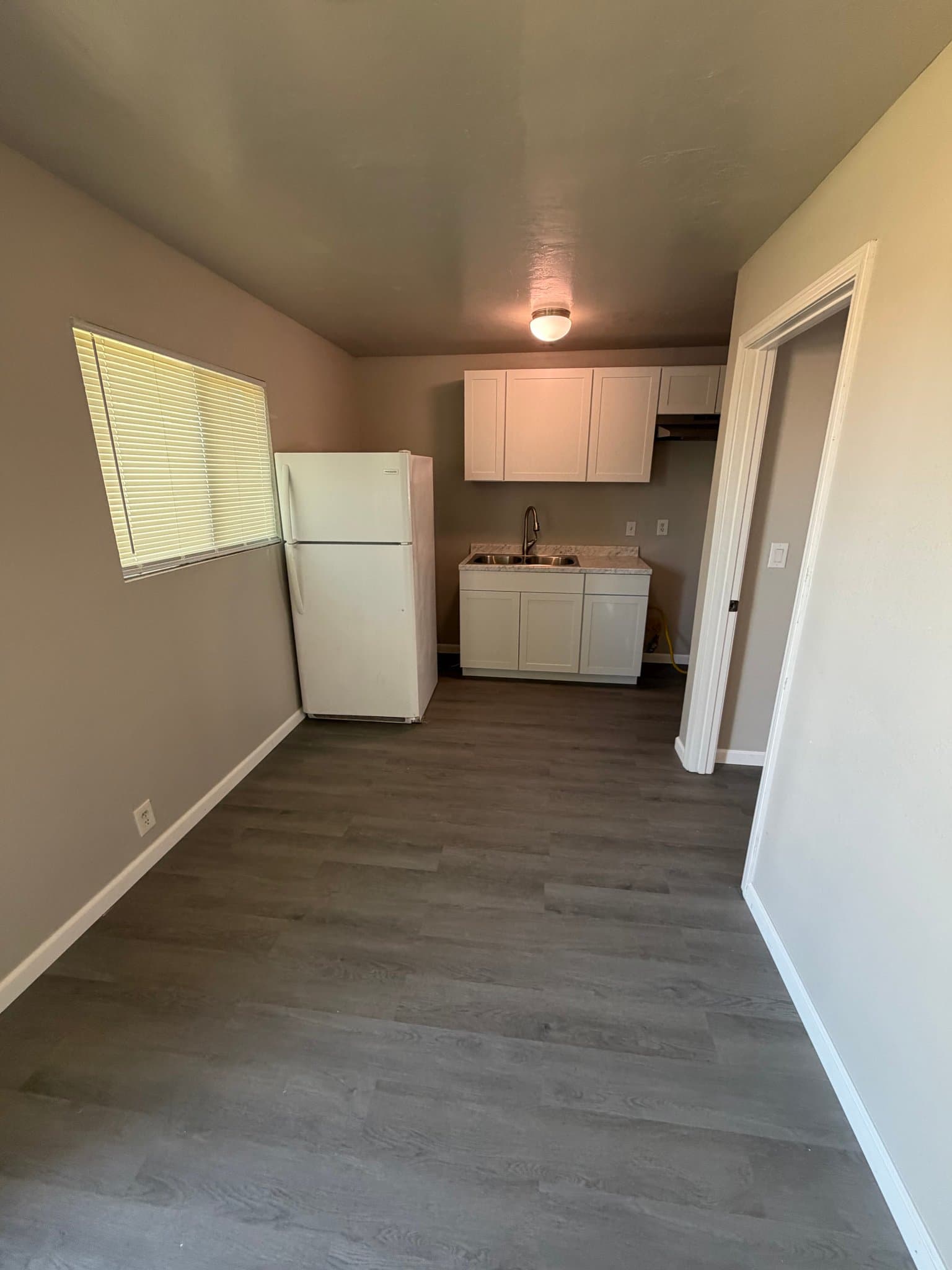 CALIPATRIA Apartment: 101 E. BARBARA ST