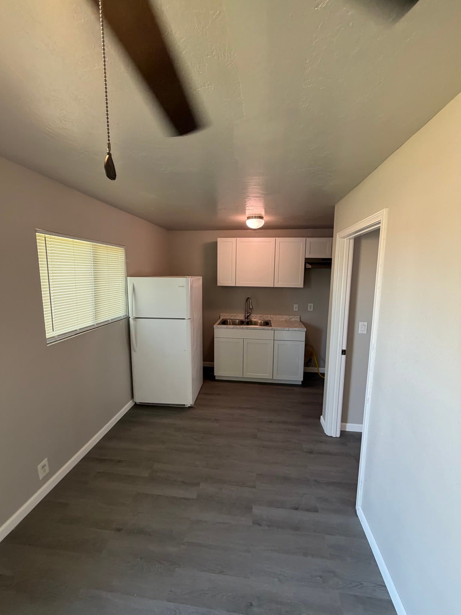 CALIPATRIA Apartment: 101 E. BARBARA ST