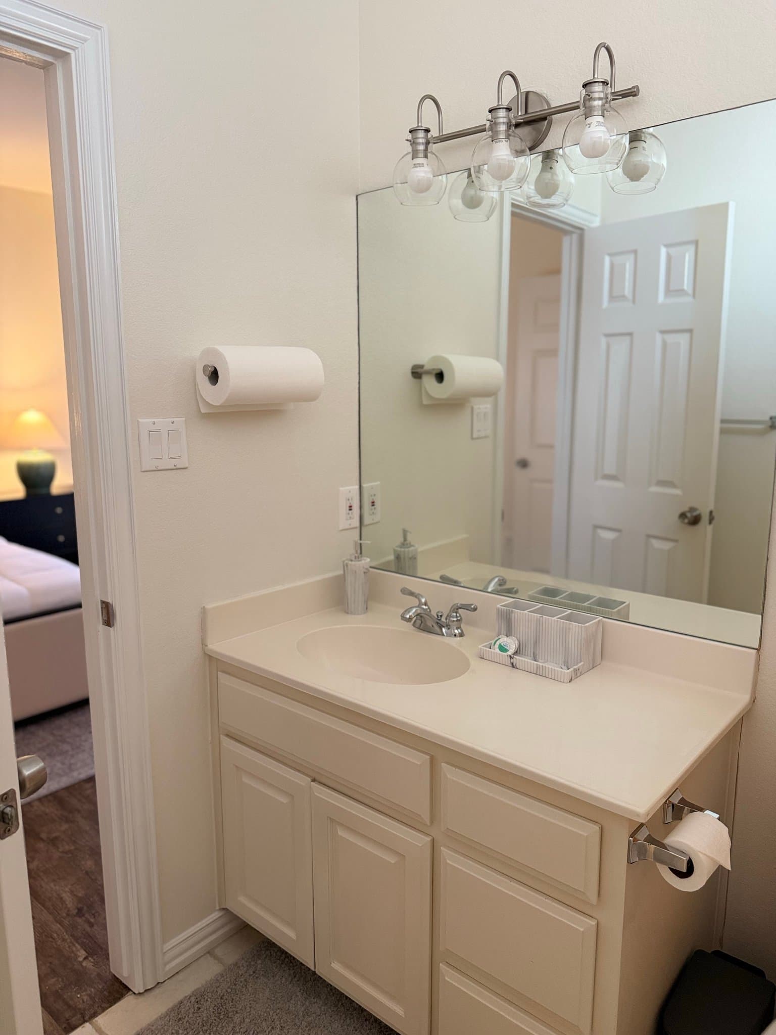 Arlington Single Room: 4610 Oak Club Dr