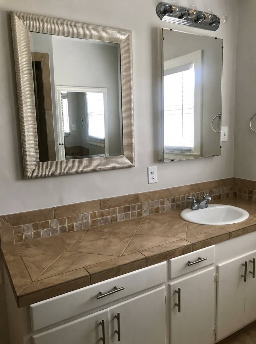 Oakland House: 1174 Holman Road