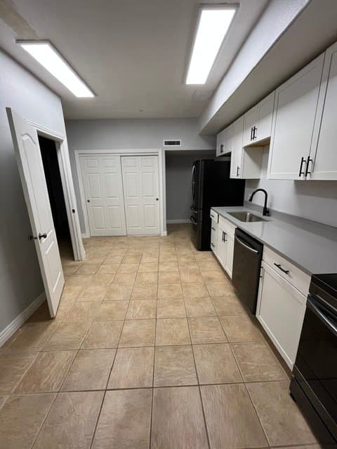Washington House: 1139 S Shinob Kibe Dr