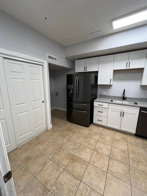 Washington House: 1139 S Shinob Kibe Dr