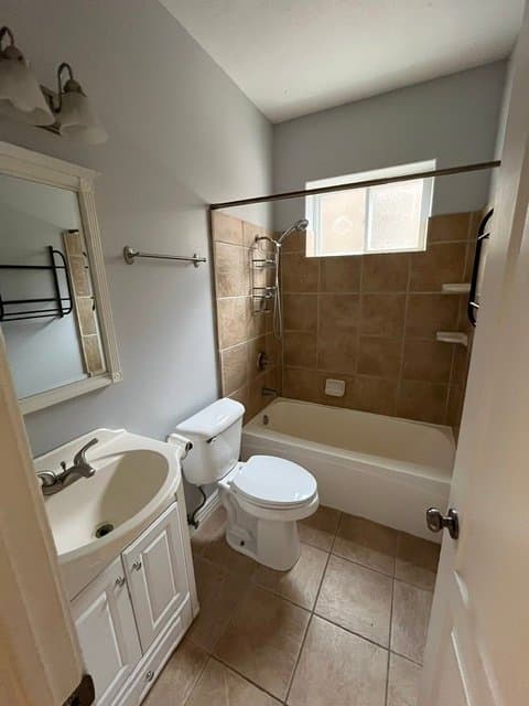 Washington House: 1139 S Shinob Kibe Dr