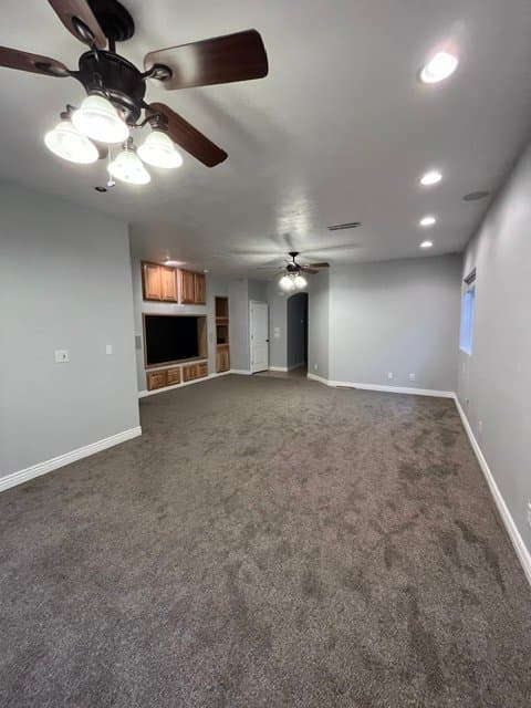 Washington House: 1139 S Shinob Kibe Dr