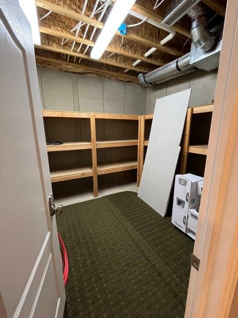 Washington House: 1139 S Shinob Kibe Dr