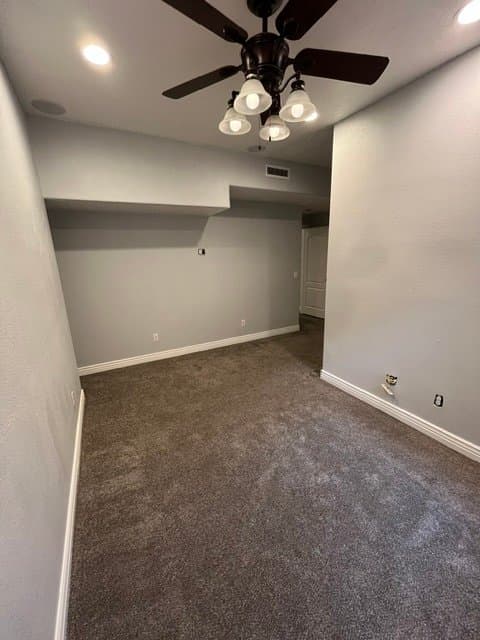 Washington House: 1139 S Shinob Kibe Dr