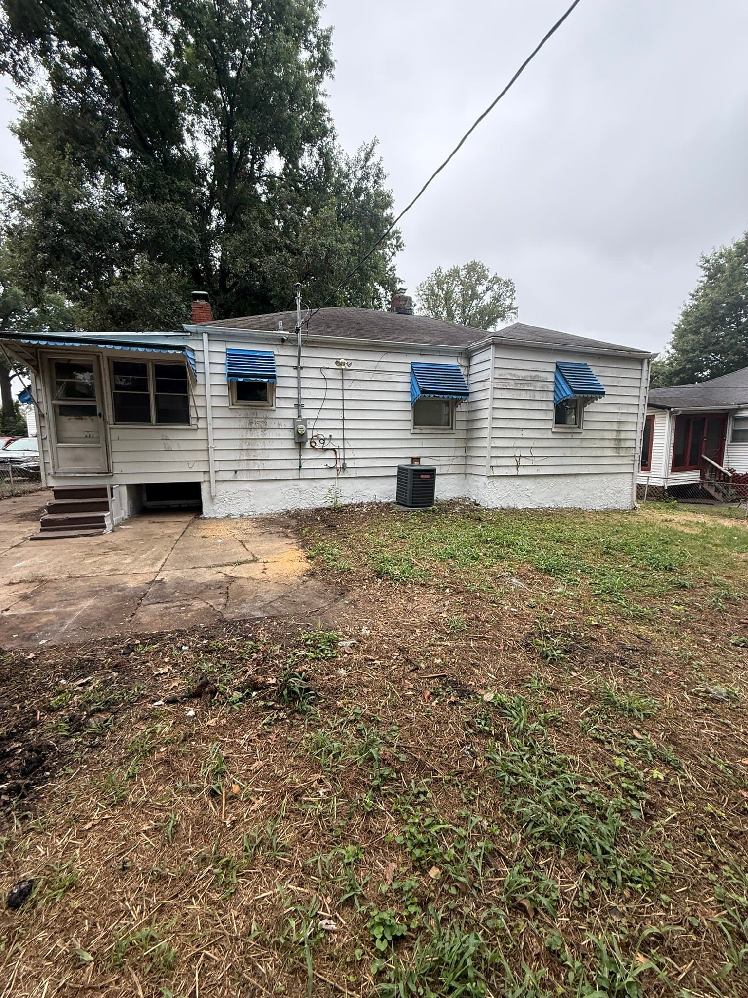 St Louis House: 567 Glorose Dr.