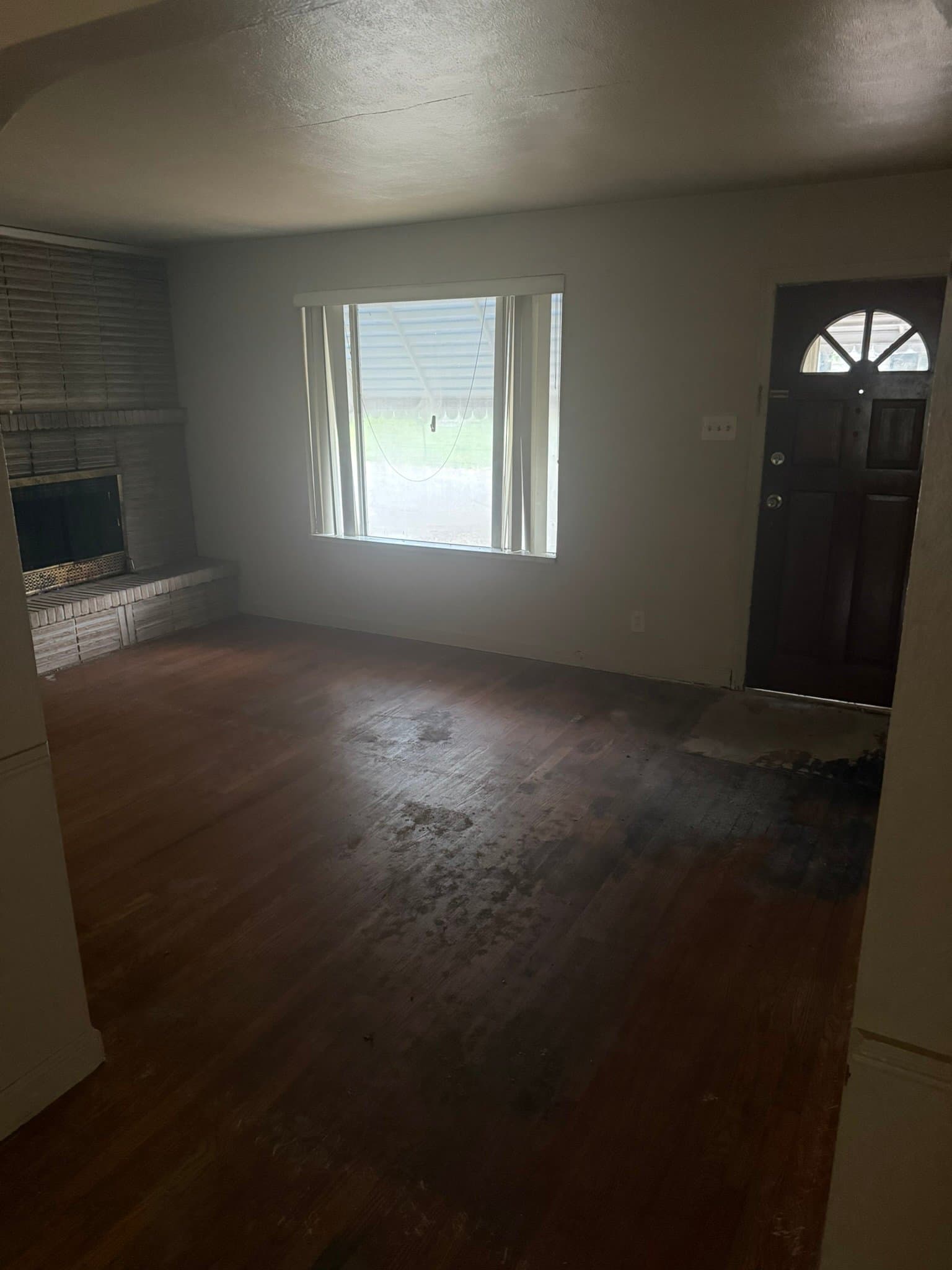 St Louis House: 567 Glorose Dr.