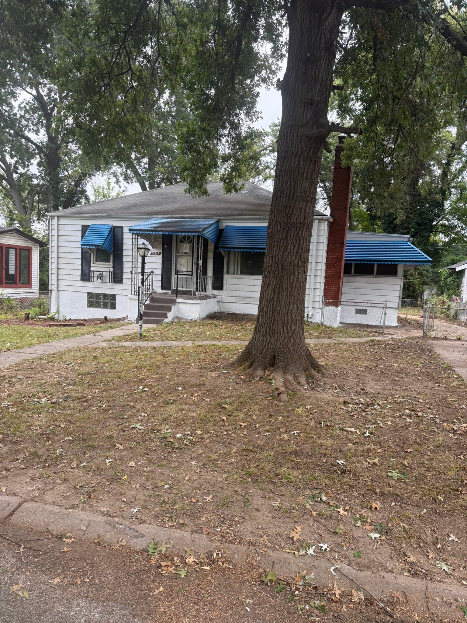 St Louis House: 567 Glorose Dr.