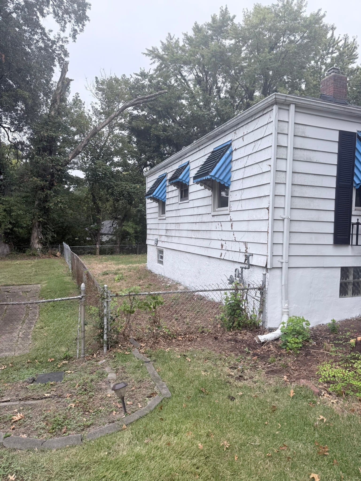 St Louis House: 567 Glorose Dr.