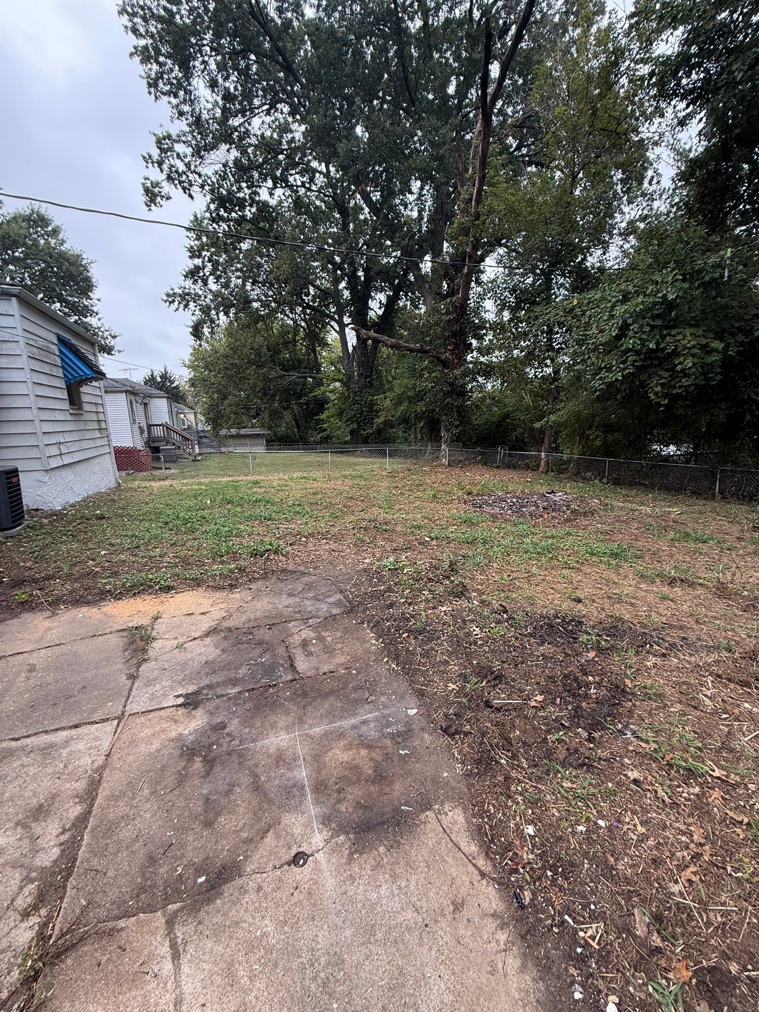 St Louis House: 567 Glorose Dr.