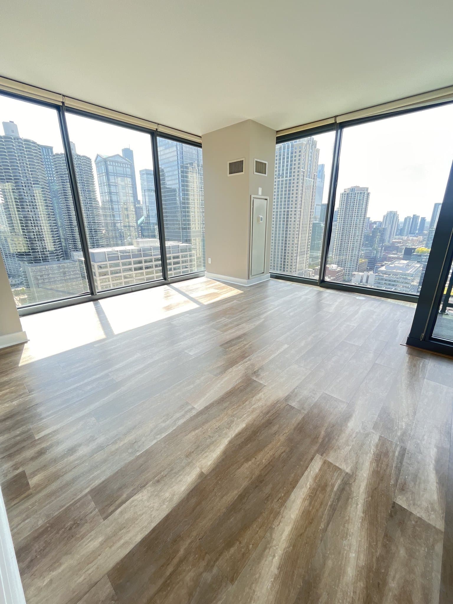 Chicago Condo: 19 E Grand Ave